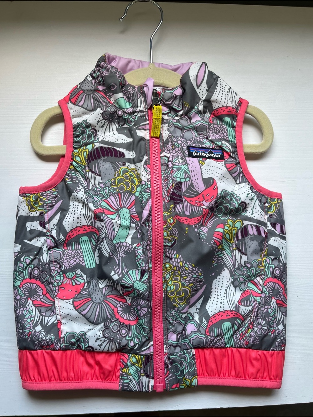 Patagonia Baby Puff Ball Reversible Vest Dancing Bunnies Mushroom 12-18 Months